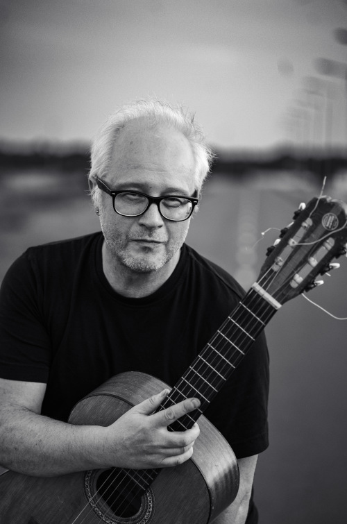 Mann mit gitarre